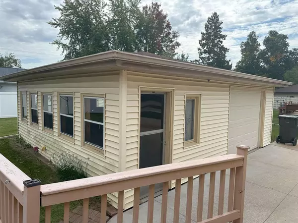 Kaukauna, WI 54130,1604 KENNETH AVENUE