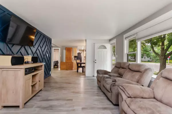 Green Bay, WI 54303,328 OAK STREET