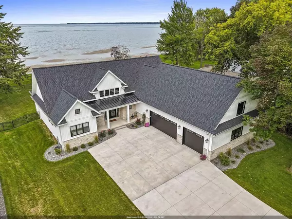 1751 EAST SHORE CIRCLE, Green Bay, WI 54302