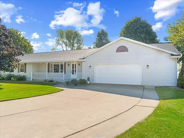 Luxemburg, WI 54217,811 WOODLAWN COURT