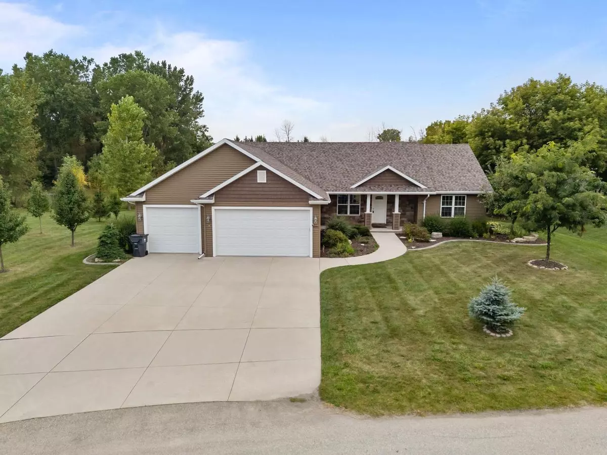 Neenah, WI 54956,1095 DOGWOOD TRAIL