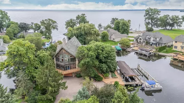 85 LAKE REST AVENUE, Oshkosh, WI 54902