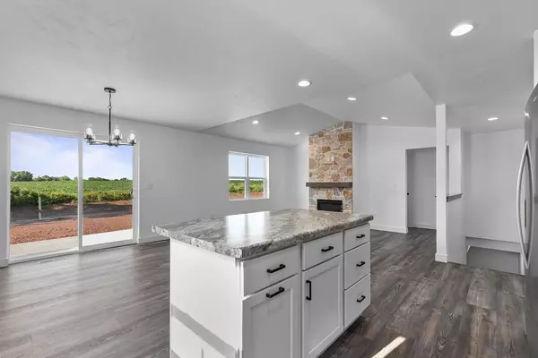 Kaukauna, WI 54130,2010 WHITE DOVE LANE