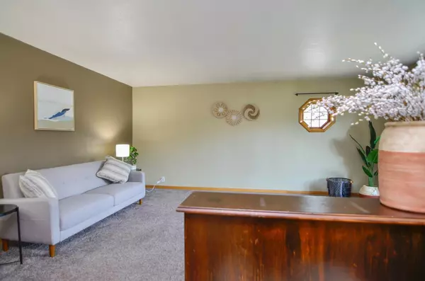 Green Bay, WI 54302,615 SKYLINE BOULEVARD