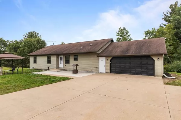 Waupaca, WI 54981,E2041 MEADOWLARK LANE