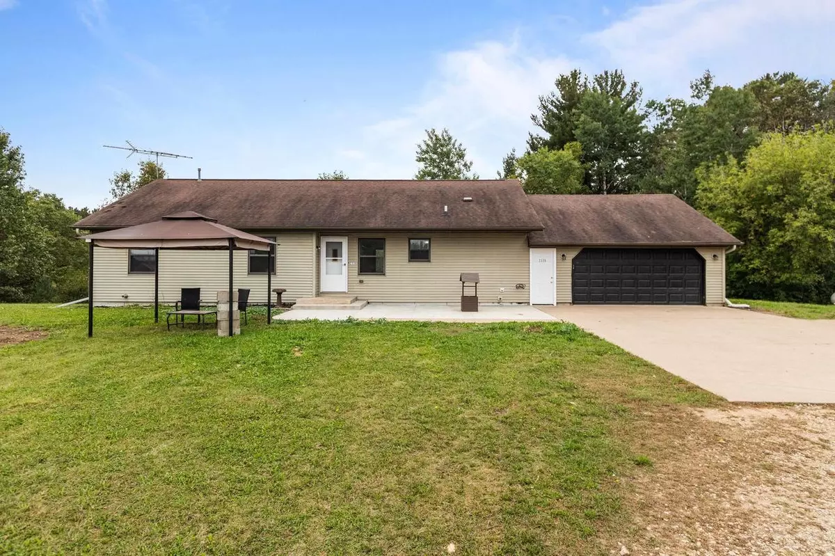 Waupaca, WI 54981,E2041 MEADOWLARK LANE
