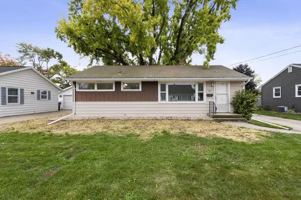 405 E 17TH STREET, Kaukauna, WI 54130