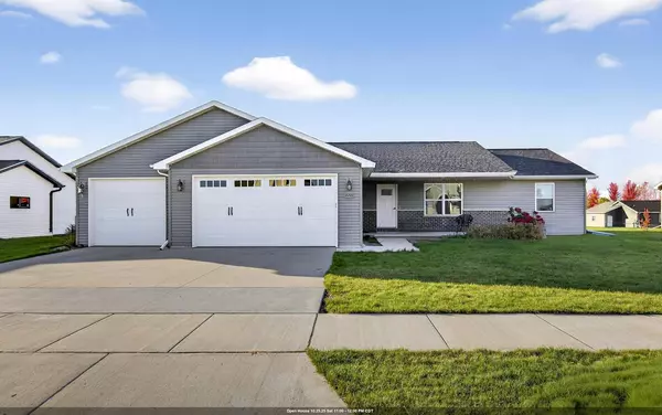 2221 WHITE WOLF LANE, Kaukauna, WI 54130
