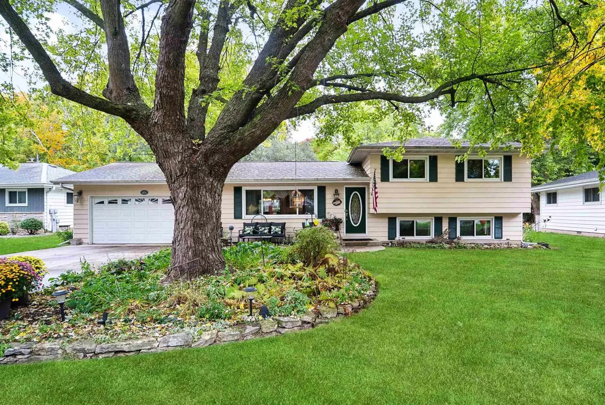 Neenah, WI 54956,1106 S PARK AVENUE