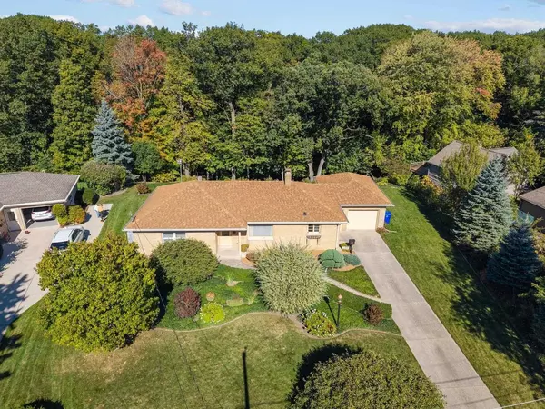 32 GARDEN COURT, Appleton, WI 54915