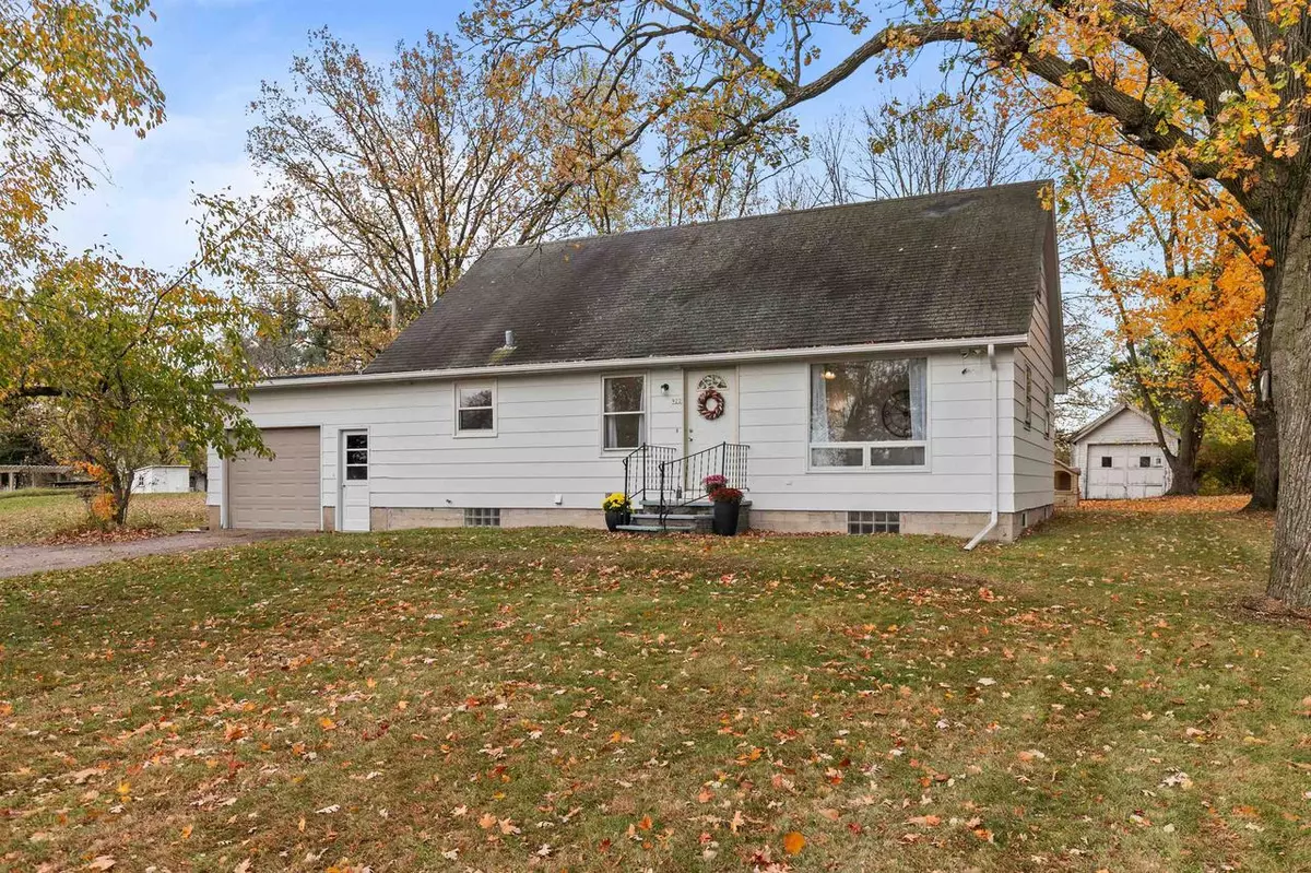 Manawa, WI 54949,922 ELM STREET