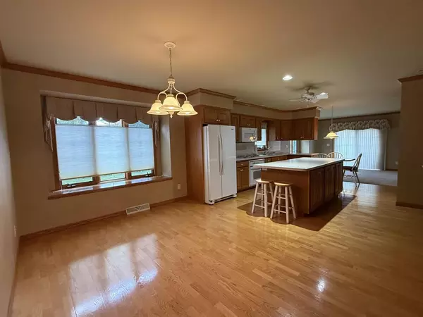 Fond Du Lac, WI 54935,1043 WOODCREST DRIVE