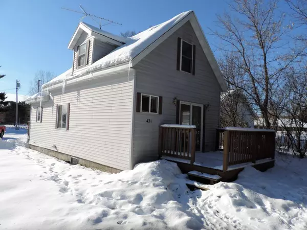 421 Poplar St, Spooner, WI 54801