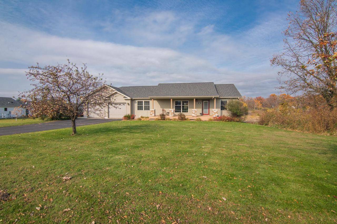 101 Oak Dr, Clayton, WI 54004