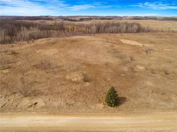 170 Surrey Ridge Trl, Glenwood City, WI 54013