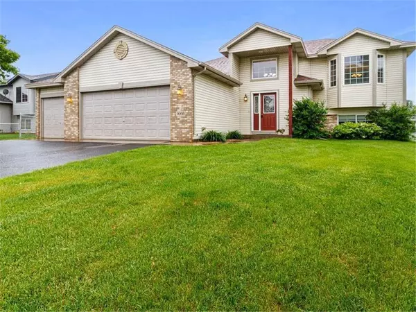 1668 10th Ave, Cambridge, MN 55008