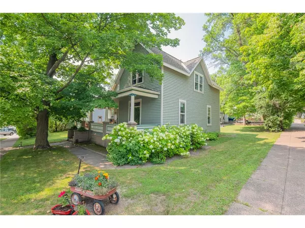 250 E Oak St, Glenwood City, WI 54013