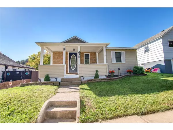 Glenwood City, WI 54013,435 Pine St