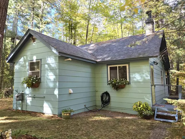 9294 E Park Ave, Solon Springs, WI 54873