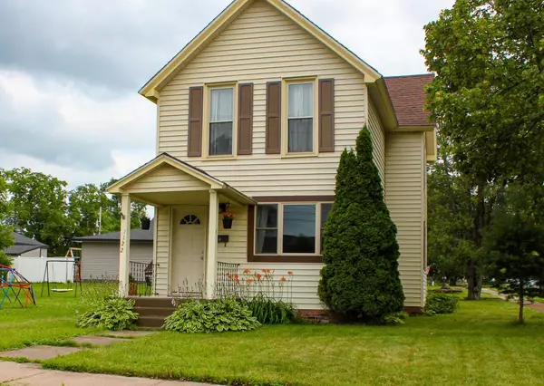 1122 6th St W, Ashland, WI 54806