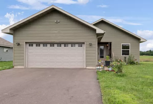 9829N Golf Villa Ln, Hayward, WI 54843