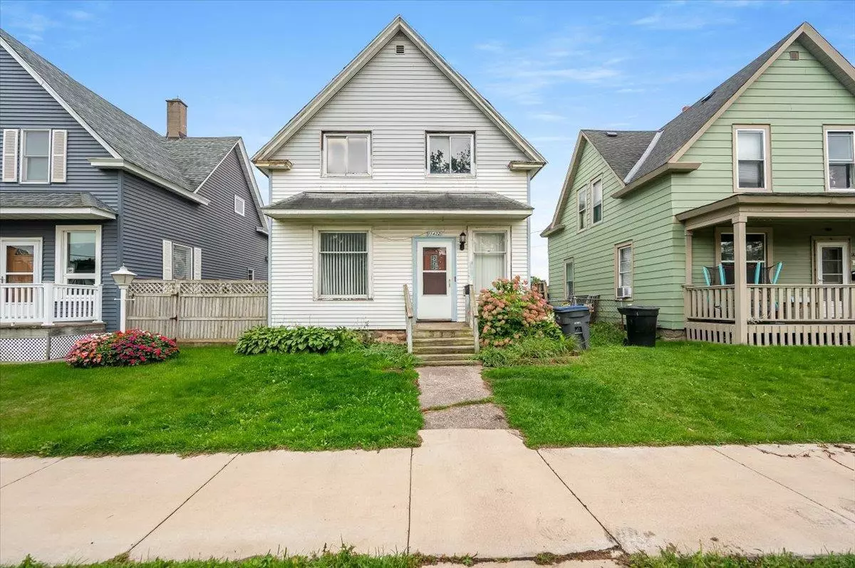 Superior, WI 54880,1422 N 11th St