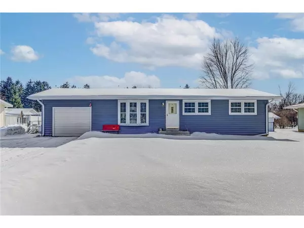 208 W Elm St, Roberts, WI 54023