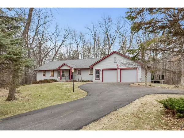 571 Country Oaks Ln, River Falls, WI 54022