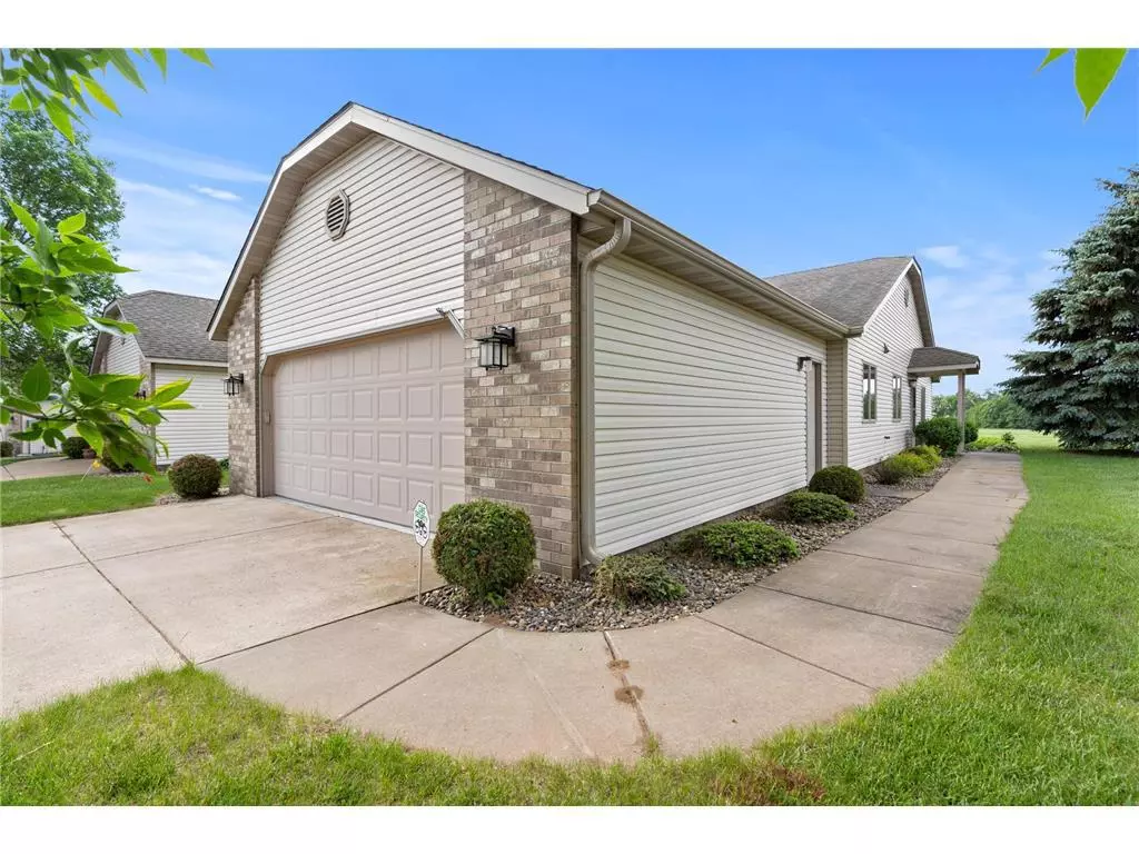 Osceola, WI 54020,736 Mulligan Drive #B