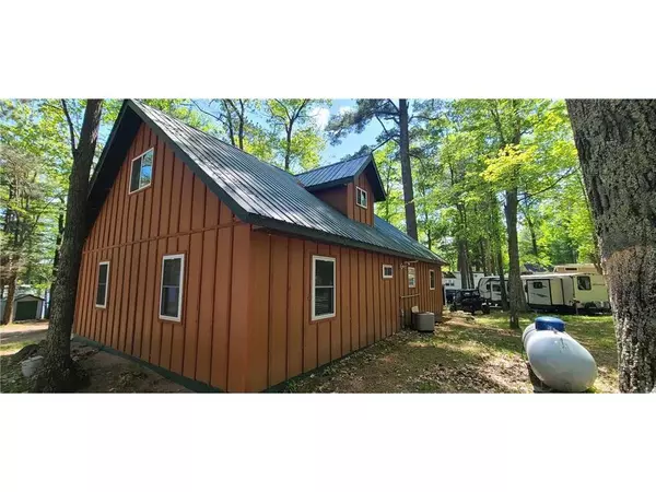 Couderay, WI 54828,7056 N Lakeshore Drive #8