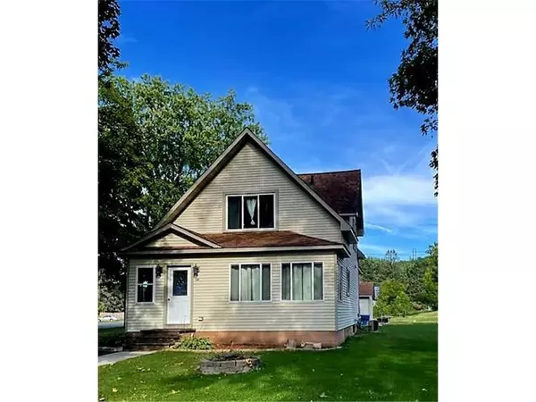 130 N Woodworth Street, Elmwood, WI 54740