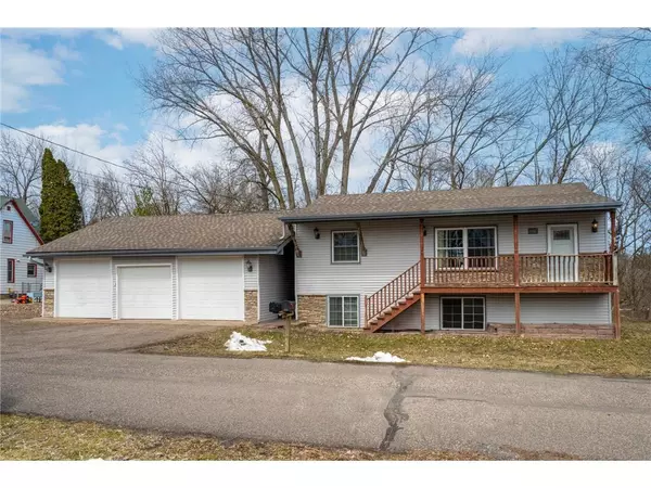 116 Lockey Avenue, Center City, MN 55012