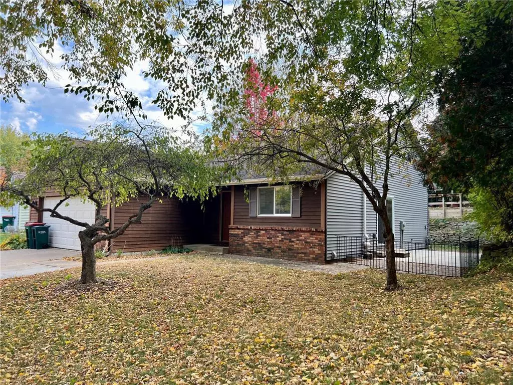 River Falls, WI 54022,422 River Hills Road