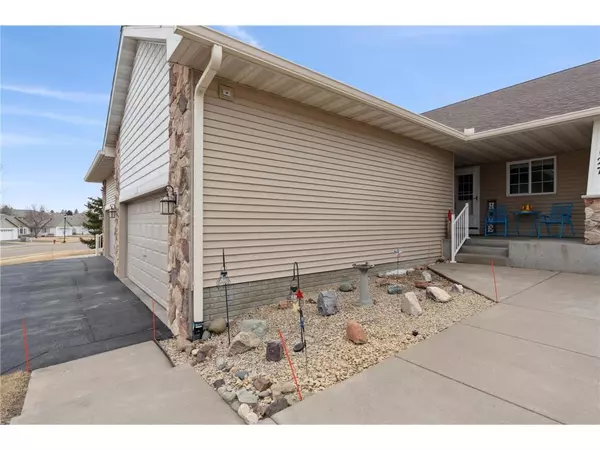 127 Stratford Way, Hudson, WI 54016