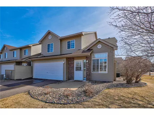 2440 Oakridge Circle, Hudson, WI 54016