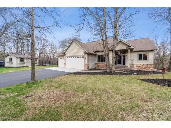 876 Alex Lane, Hudson, WI 54016