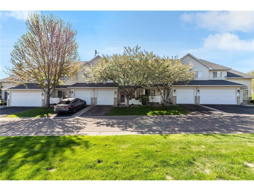 8731 Quarry Ridge Lane #D, Woodbury, MN 55125