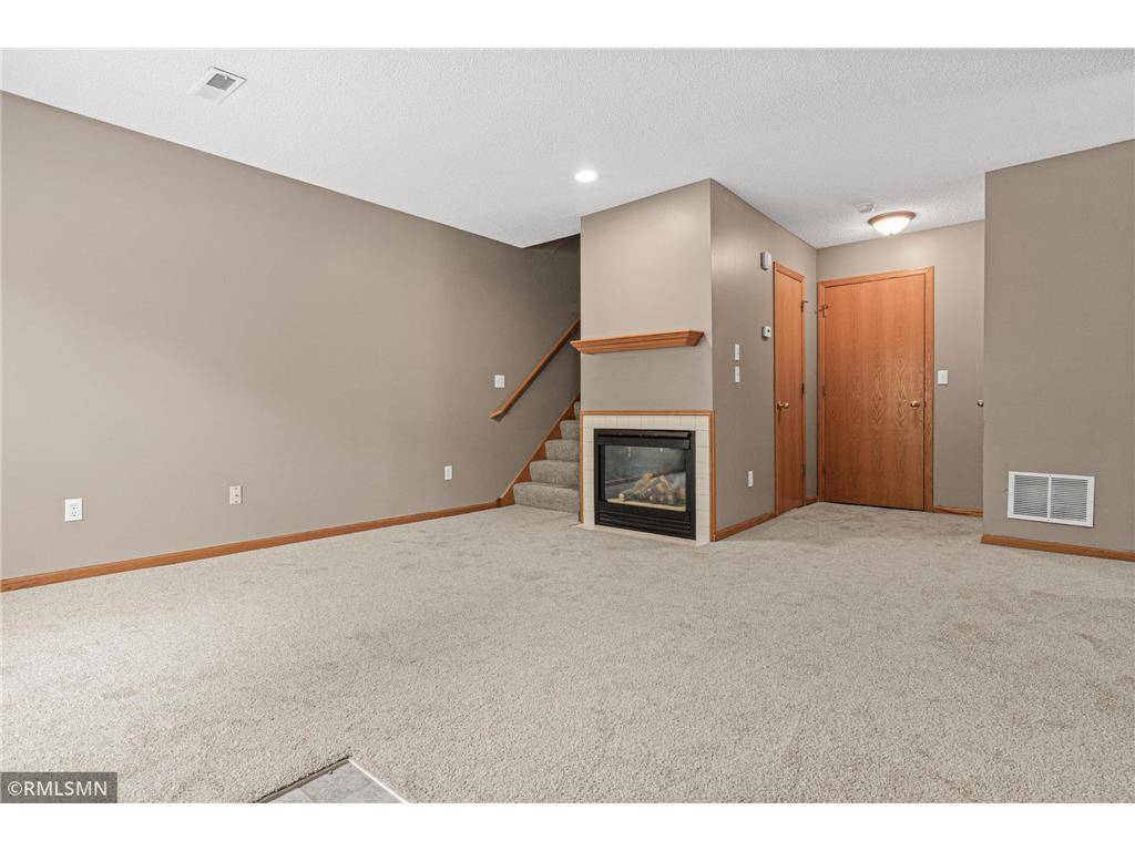 Saint Paul, MN 55128,4923 Grenwich Place