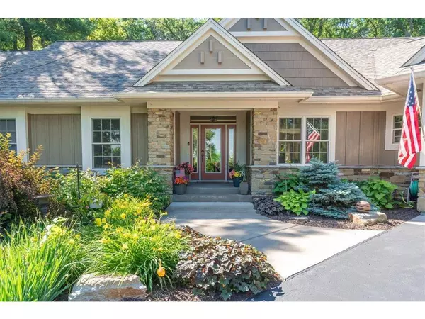 483 Meadow Ridge Lane, Hudson, WI 54016