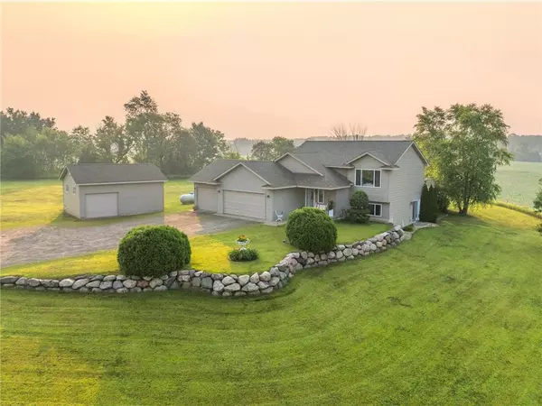 919 189th Avenue, New Richmond, WI 54017