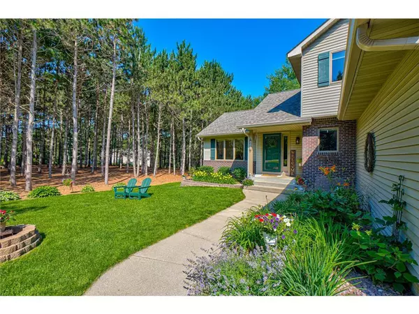 845 Waldroff Farm Road, Hudson, WI 54016