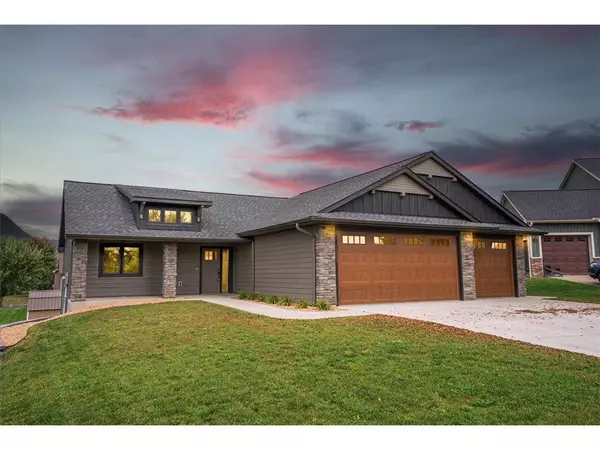 1633 Rolling Hills Lane, River Falls, WI 54022