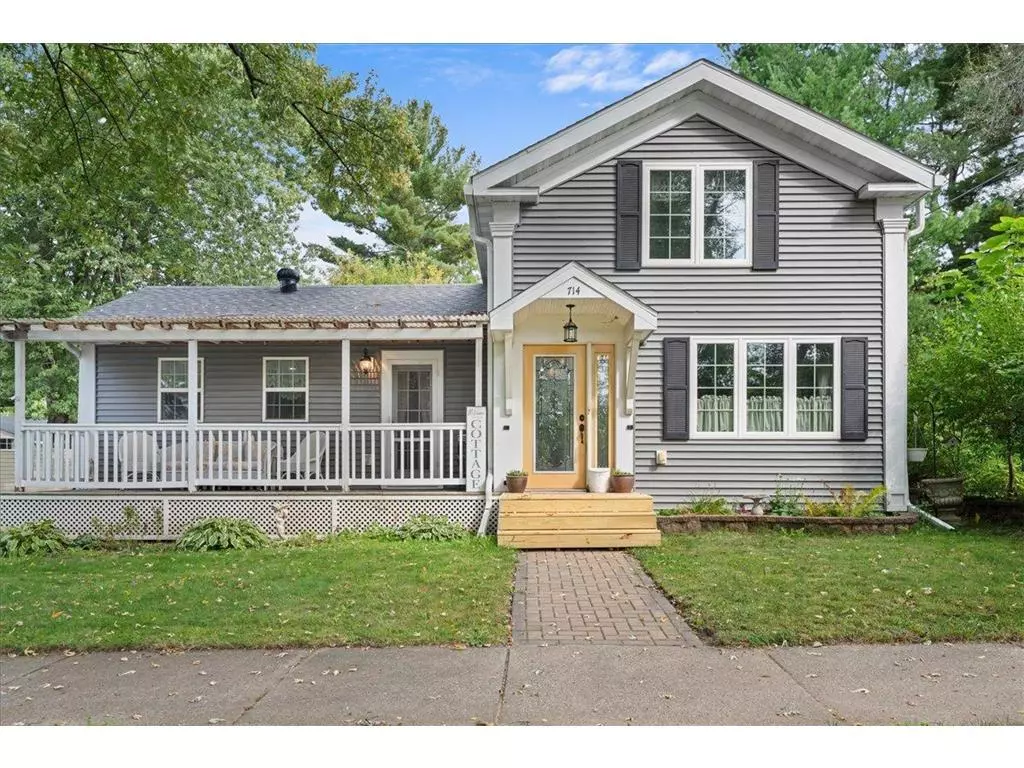 Hudson, WI 54016,714 8th Street