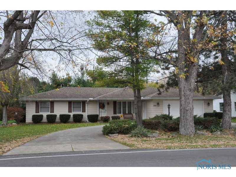 808 Smith RD, Fremont, OH 43420