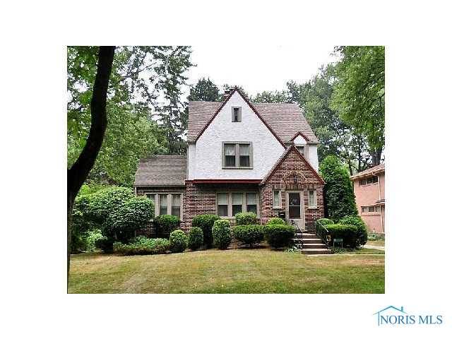 2369 Evergreen RD, Ottawa Hills, OH 43606