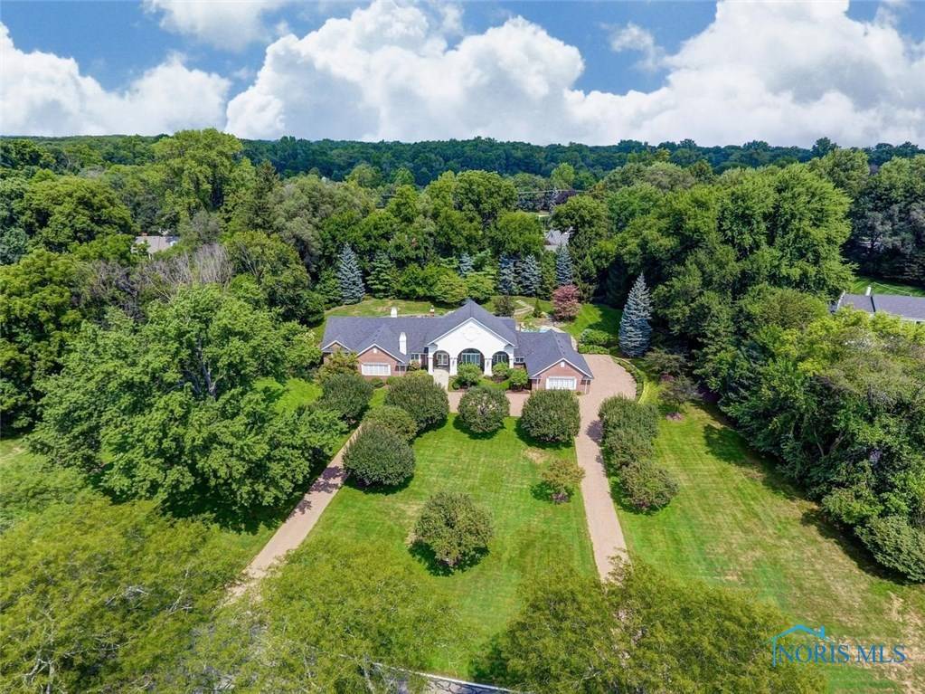 3026 Valley View DR, Ottawa Hills, OH 43615