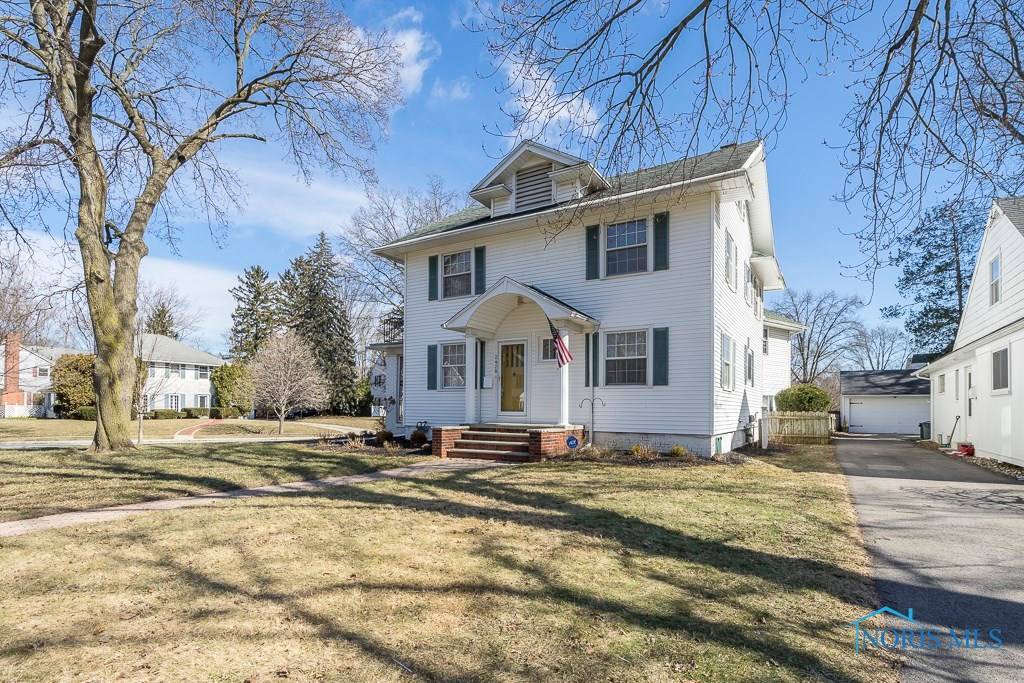 2420 Hempstead RD, Ottawa Hills, OH 43606