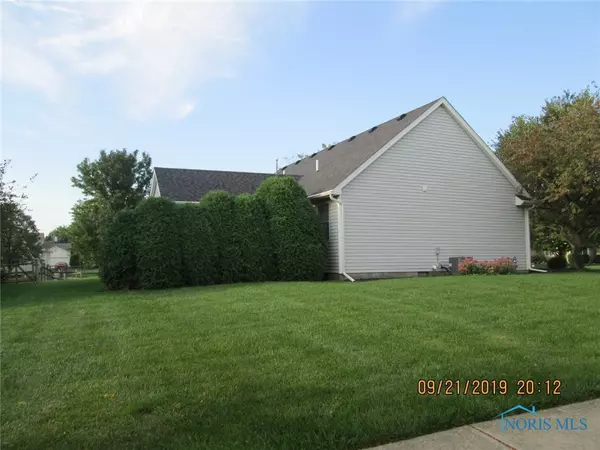 Rossford, OH 43460,952 Orchard DR