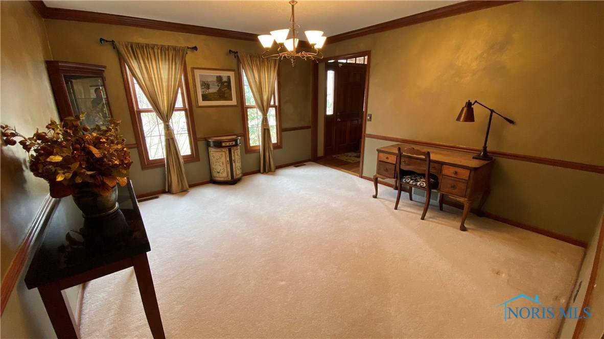 Toledo, OH 43617,7113 Cloister RD