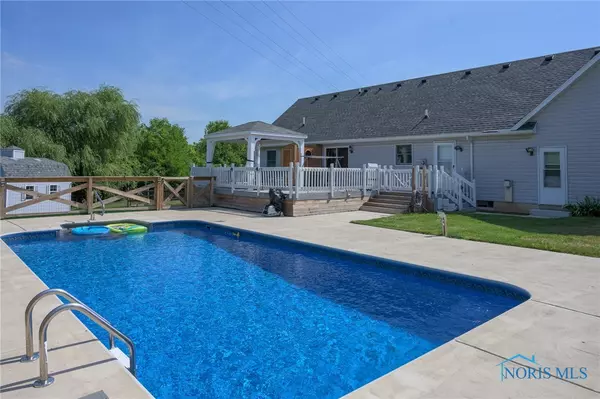 Rossford, OH 43460,1332 Creek Bend CT